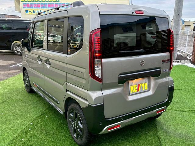 スペーシアギア ハイブリッドXZ ターボ 4WD 登録済未使用車 ディスプレイオーディオ フルセグTV ルーフレール 両側自動ドア アラウンドビュー BT 衝突軽減 コーナーセンサー レーンアシスト シート・ハンドルヒーター 保証書 スペアキ(7枚目)
