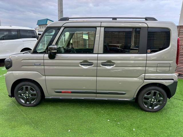 スペーシアギア ハイブリッドXZ ターボ 4WD 登録済未使用車 ディスプレイオーディオ フルセグTV ルーフレール 両側自動ドア アラウンドビュー BT 衝突軽減 コーナーセンサー レーンアシスト シート・ハンドルヒーター 保証書 スペアキ(10枚目)