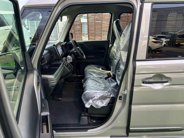 スペーシアギア ハイブリッドXZ ターボ 4WD 登録済未使用車 ディスプレイオーディオ フルセグTV ルーフレール 両側自動ドア アラウンドビュー BT 衝突軽減 コーナーセンサー レーンアシスト シート・ハンドルヒーター 保証書 スペアキ(13枚目)