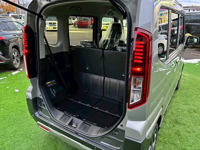 スペーシアギア ハイブリッドXZ ターボ 4WD 登録済未使用車 ディスプレイオーディオ フルセグTV ルーフレール 両側自動ドア アラウンドビュー BT 衝突軽減 コーナーセンサー レーンアシスト シート・ハンドルヒーター 保証書 スペアキ(17枚目)