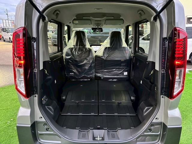 スペーシアギア ハイブリッドXZ ターボ 4WD 登録済未使用車 ディスプレイオーディオ フルセグTV ルーフレール 両側自動ドア アラウンドビュー BT 衝突軽減 コーナーセンサー レーンアシスト シート・ハンドルヒーター 保証書 スペアキ(18枚目)