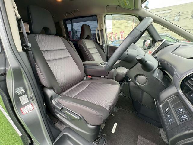 セレナ ハイウェイスターV 4WD 純正10インチフルセグナビ 純正エンジンスターター 電動自動ハンズフリースライドア アラウンドビュー Bluetooth 衝突軽減 パークアシスト ブラインドスポットモニター シートヒーター(12枚目)