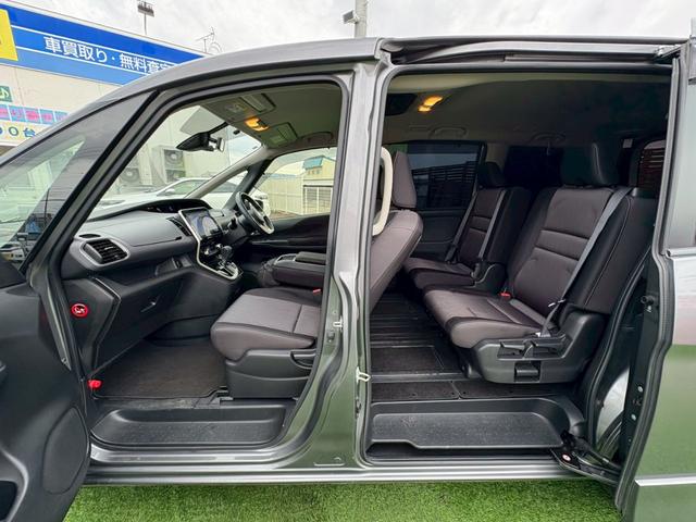 セレナ ハイウェイスターV 4WD 純正10インチフルセグナビ 純正エンジンスターター 電動自動ハンズフリースライドア アラウンドビュー Bluetooth 衝突軽減 パークアシスト ブラインドスポットモニター シートヒーター(14枚目)