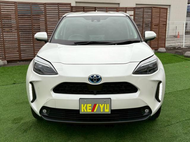 ヤリスクロス ハイブリッドＺ　４ＷＤ　トヨタセーフティセンス　禁煙　ＢＳＭ　ナビ機能付きディスプレイオーディオ　パノラミックビューモニター　フルセグＴＶ　Ｂｌｕｅｔｏｏｔｈ　ＥＴＣ　ＡＣ１００Ｖ電源　ハンズフリーパワーバックドア　レーダークルコン　シートヒーター（4枚目）