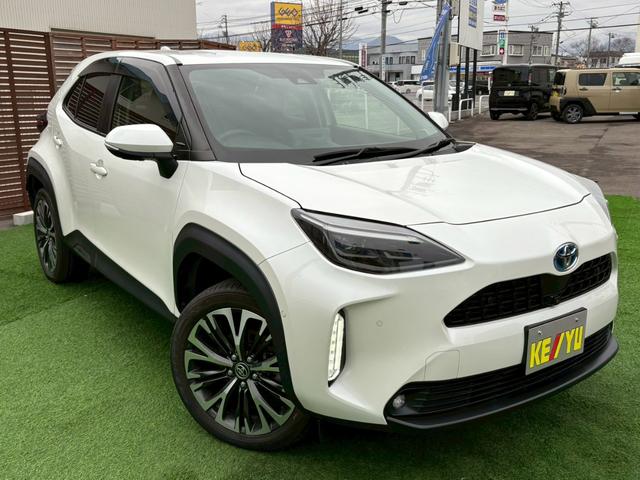 ヤリスクロス ハイブリッドＺ　４ＷＤ　トヨタセーフティセンス　禁煙　ＢＳＭ　ナビ機能付きディスプレイオーディオ　パノラミックビューモニター　フルセグＴＶ　Ｂｌｕｅｔｏｏｔｈ　ＥＴＣ　ＡＣ１００Ｖ電源　ハンズフリーパワーバックドア　レーダークルコン　シートヒーター（5枚目）
