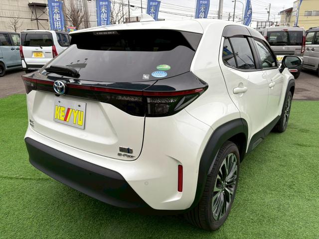 ヤリスクロス ハイブリッドＺ　４ＷＤ　トヨタセーフティセンス　禁煙　ＢＳＭ　ナビ機能付きディスプレイオーディオ　パノラミックビューモニター　フルセグＴＶ　Ｂｌｕｅｔｏｏｔｈ　ＥＴＣ　ＡＣ１００Ｖ電源　ハンズフリーパワーバックドア　レーダークルコン　シートヒーター（7枚目）