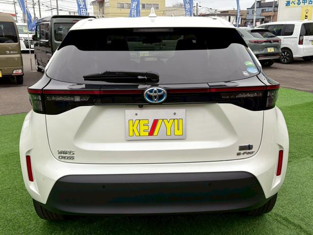 ヤリスクロス ハイブリッドＺ　４ＷＤ　トヨタセーフティセンス　禁煙　ＢＳＭ　ナビ機能付きディスプレイオーディオ　パノラミックビューモニター　フルセグＴＶ　Ｂｌｕｅｔｏｏｔｈ　ＥＴＣ　ＡＣ１００Ｖ電源　ハンズフリーパワーバックドア　レーダークルコン　シートヒーター（8枚目）