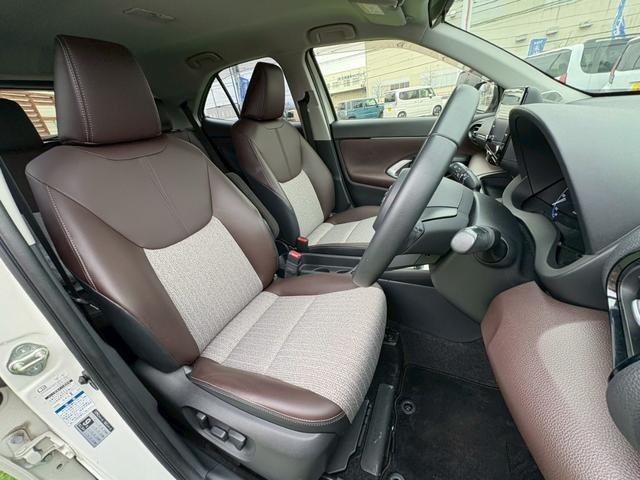 ヤリスクロス ハイブリッドＺ　４ＷＤ　トヨタセーフティセンス　禁煙　ＢＳＭ　ナビ機能付きディスプレイオーディオ　パノラミックビューモニター　フルセグＴＶ　Ｂｌｕｅｔｏｏｔｈ　ＥＴＣ　ＡＣ１００Ｖ電源　ハンズフリーパワーバックドア　レーダークルコン　シートヒーター（12枚目）