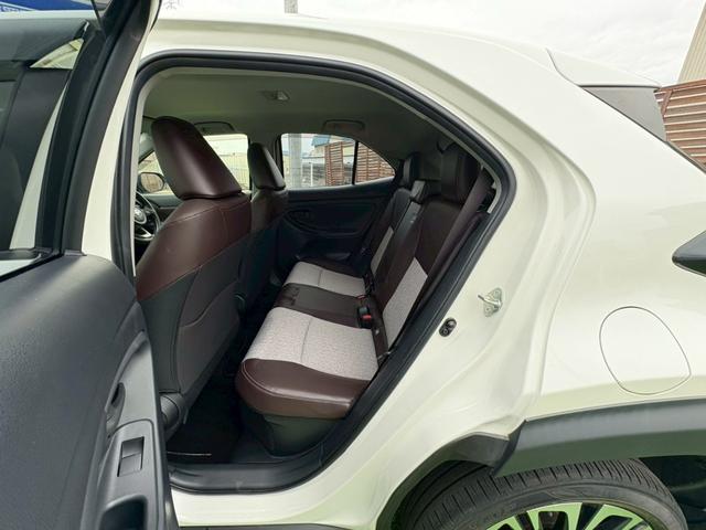 ヤリスクロス ハイブリッドＺ　４ＷＤ　トヨタセーフティセンス　禁煙　ＢＳＭ　ナビ機能付きディスプレイオーディオ　パノラミックビューモニター　フルセグＴＶ　Ｂｌｕｅｔｏｏｔｈ　ＥＴＣ　ＡＣ１００Ｖ電源　ハンズフリーパワーバックドア　レーダークルコン　シートヒーター（15枚目）
