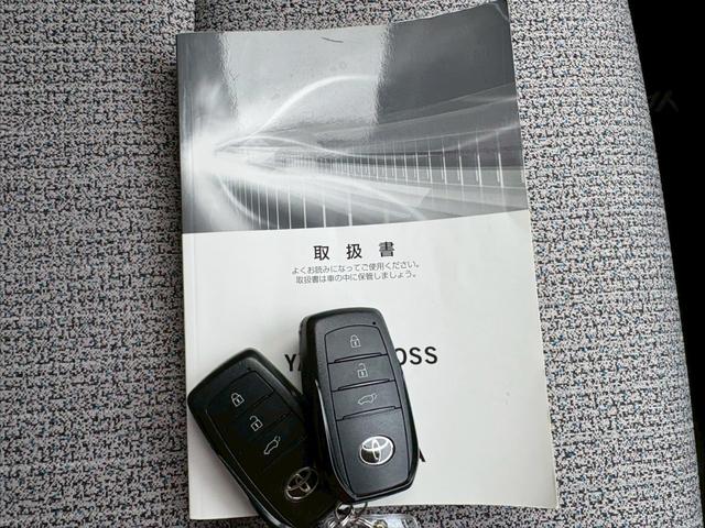 ヤリスクロス ハイブリッドＺ　４ＷＤ　トヨタセーフティセンス　禁煙　ＢＳＭ　ナビ機能付きディスプレイオーディオ　パノラミックビューモニター　フルセグＴＶ　Ｂｌｕｅｔｏｏｔｈ　ＥＴＣ　ＡＣ１００Ｖ電源　ハンズフリーパワーバックドア　レーダークルコン　シートヒーター（36枚目）