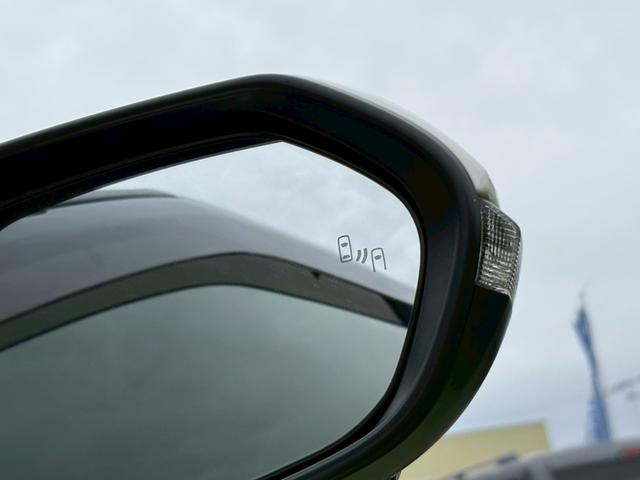 ヤリスクロス ハイブリッドＺ　４ＷＤ　トヨタセーフティセンス　禁煙　ＢＳＭ　ナビ機能付きディスプレイオーディオ　パノラミックビューモニター　フルセグＴＶ　Ｂｌｕｅｔｏｏｔｈ　ＥＴＣ　ＡＣ１００Ｖ電源　ハンズフリーパワーバックドア　レーダークルコン　シートヒーター（38枚目）