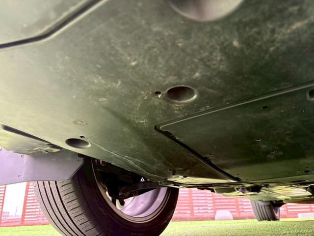 ヤリスクロス ハイブリッドＺ　４ＷＤ　トヨタセーフティセンス　禁煙　ＢＳＭ　ナビ機能付きディスプレイオーディオ　パノラミックビューモニター　フルセグＴＶ　Ｂｌｕｅｔｏｏｔｈ　ＥＴＣ　ＡＣ１００Ｖ電源　ハンズフリーパワーバックドア　レーダークルコン　シートヒーター（48枚目）