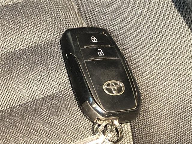 ヤリス Ｘ　追突防止装置　ＶＳＣ　スマートキー＆プッシュスタート　イモビライザー　寒冷地仕様　Ｂカメラ　マニュアルエアコン　ＥＴＣ付　ナビ　Ａクルコン　レンタアップ　４ＷＤ　パワーウインドウ　ＡＢＳ　キーレス（20枚目）