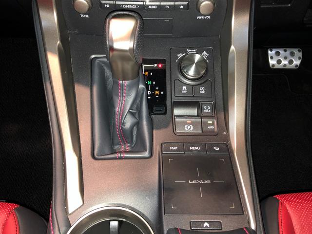 シフトレバー。ぜひ一度お客様の目で確認してください。