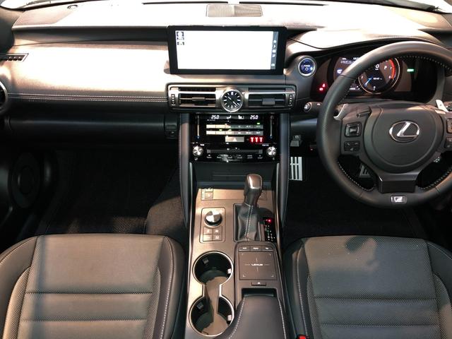 ＩＳ ＩＳ３００ｈ　Ｆスポーツ　４ＷＤ　クリアランスソナー　レーンアシスト　オートクルーズコントロール　衝突被害軽減システム　全周囲カメラ　ナビ　アルミホイール　オートマチックハイビーム　ＬＥＤヘッドランプ　ＣＶＴ　シートヒーター（7枚目）