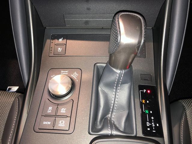 ＩＳ ＩＳ３００ｈ　Ｆスポーツ　４ＷＤ　クリアランスソナー　レーンアシスト　オートクルーズコントロール　衝突被害軽減システム　全周囲カメラ　ナビ　アルミホイール　オートマチックハイビーム　ＬＥＤヘッドランプ　ＣＶＴ　シートヒーター（12枚目）