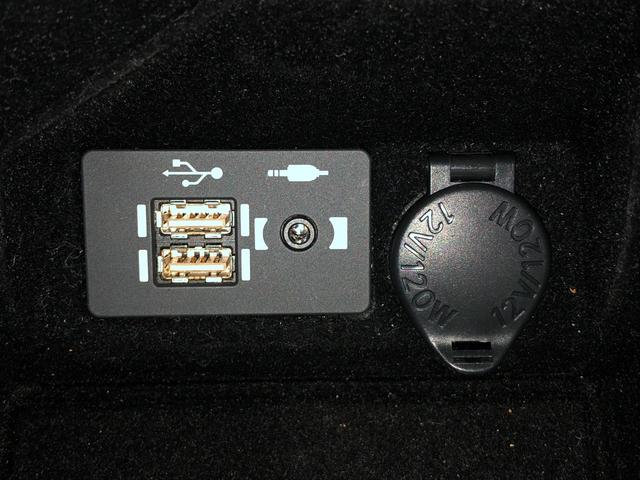 ＩＳ ＩＳ３００ｈ　Ｆスポーツ　４ＷＤ　ドライブレコーダー　クリアランスソナー　レーンアシスト　オートクルーズコントロール　衝突被害軽減システム　全周囲カメラ　ナビ　アルミホイール　オートマチックハイビーム　ＬＥＤヘッドランプ（19枚目）