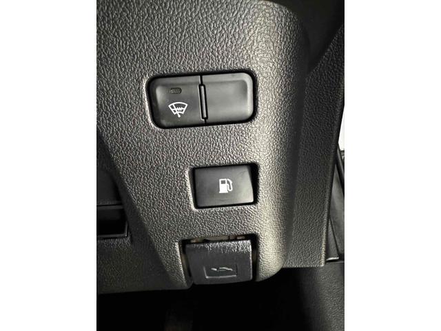 ヴェルファイアハイブリッド Ｘ　４ＷＤ　ハイブリッド　バックカメラ　ナビ　両側電動スライドドア　クリアランスソナー　オートクルーズコントロール　ＨＩＤ　スマートキー　電動格納ミラー　ＣＶＴ　盗難防止システム　衝突安全ボディ（8枚目）