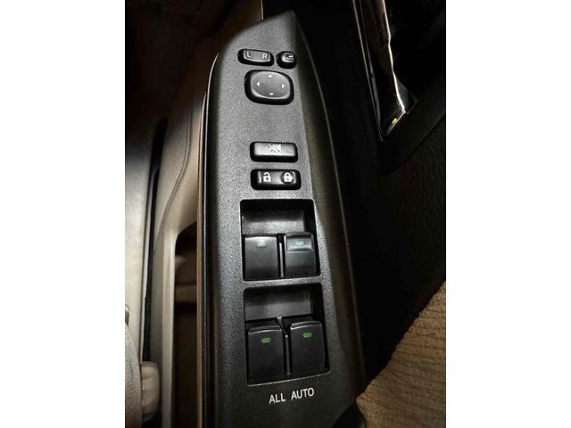 ヴェルファイアハイブリッド Ｘ　４ＷＤ　ハイブリッド　バックカメラ　ナビ　両側電動スライドドア　クリアランスソナー　オートクルーズコントロール　ＨＩＤ　スマートキー　電動格納ミラー　ＣＶＴ　盗難防止システム　衝突安全ボディ（11枚目）