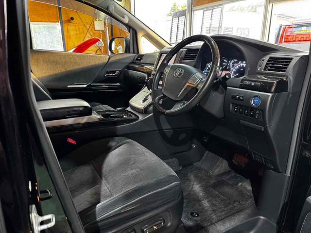 ヴェルファイアハイブリッド ＺＲ　４ＷＤ　ハイブリッド　ＥＴＣ　バックカメラ　ナビ　ＴＶ　両側電動スライドドア　クリアランスソナー　オートクルーズコントロール　ＨＩＤ　パワーシート　スマートキー　電動格納ミラー　１００Ｖ電源　ＣＶＴ（19枚目）