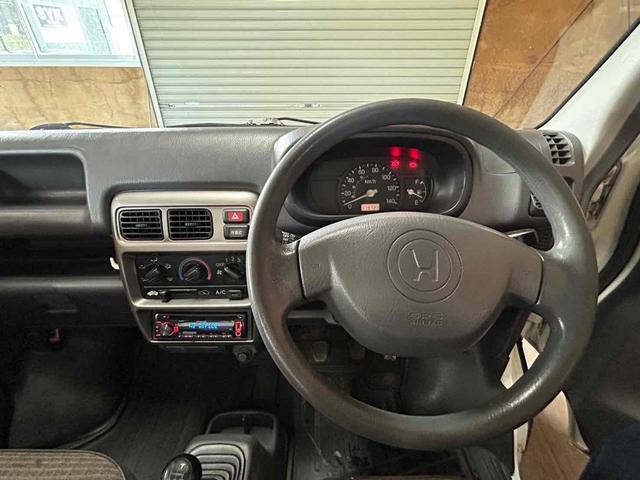 アクティトラック 　４ＷＤ　軽トラック　ＭＴ　アルミホイール　エアコン　運転席エアバッグ　ＣＤ　ＵＳＢ（3枚目）