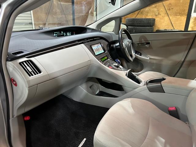 プリウス Ｓツーリングセレクション　４ＷＤ（17枚目）