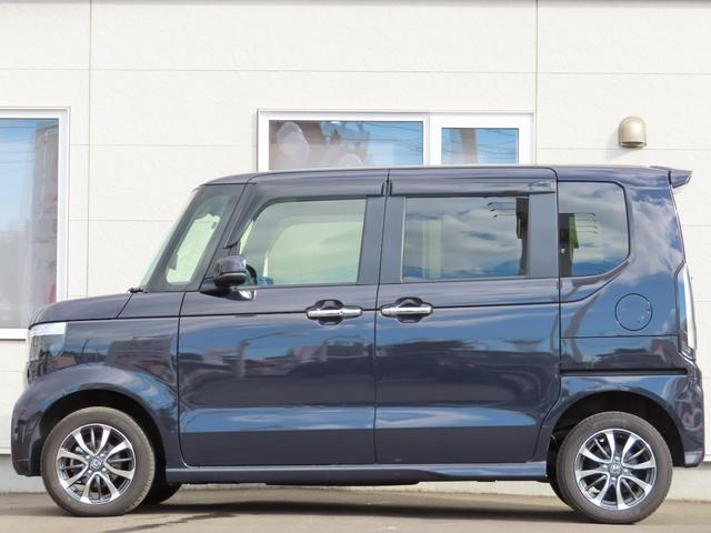 Ｎ－ＢＯＸカスタム ベースグレード　純正８型ナビ・リア右側パワースライドドア・運転席＆助手席シートヒーター・シートバックテーブル（運転席＆助手席）・オートリトラミラー・左右独立式リアセンターアームレスト・本革巻ステアリング（6枚目）