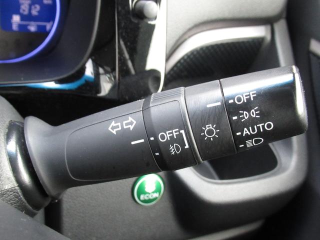 N-WGNカスタム G・Lパッケージ ナビ装着用スペシャルパッケージ/ディスチャージヘッドライト(オートライトコントロール付)/オートリトラミラー/14インチアルミホイール(28枚目)