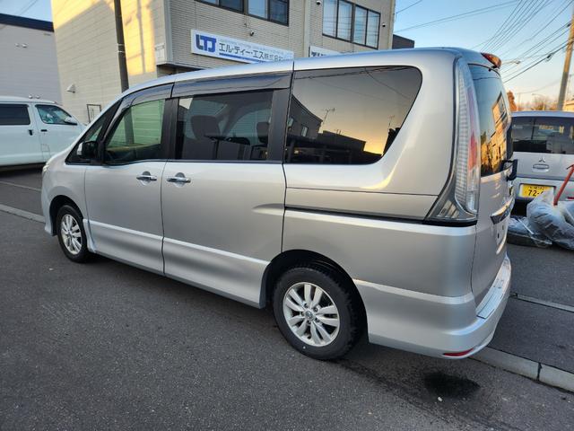 セレナ ハイウェイスター(4枚目)