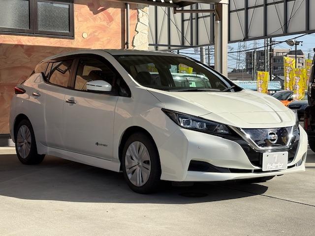 リーフ S 夏冬タイヤ エマージェンシーブレーキ クルコン 衝突軽減 レーンアシスト コーナーセンサ 純正ナビ バックカメラ Bluetooth フルセグ ETC ドラレコ前後 シートヒーター ステアリングヒータ(5枚目)