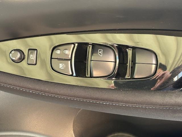 リーフ S 夏冬タイヤ エマージェンシーブレーキ クルコン 衝突軽減 レーンアシスト コーナーセンサ 純正ナビ バックカメラ Bluetooth フルセグ ETC ドラレコ前後 シートヒーター ステアリングヒータ(19枚目)