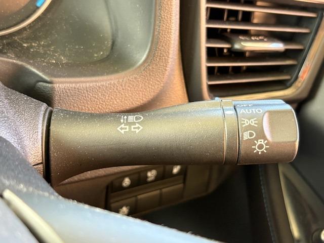 リーフ S 夏冬タイヤ エマージェンシーブレーキ クルコン 衝突軽減 レーンアシスト コーナーセンサ 純正ナビ バックカメラ Bluetooth フルセグ ETC ドラレコ前後 シートヒーター ステアリングヒータ(29枚目)