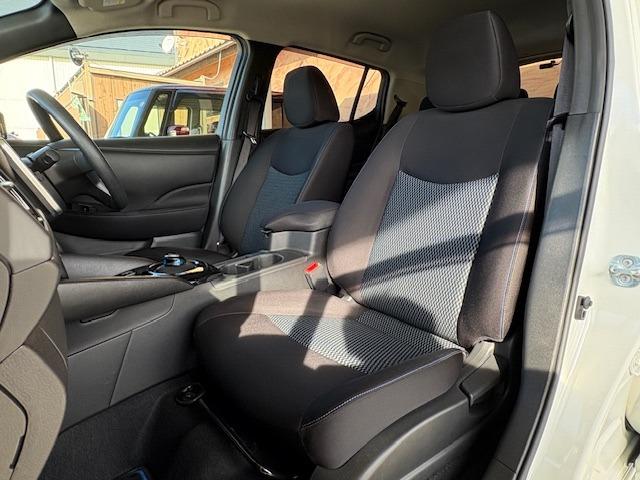 リーフ S 夏冬タイヤ エマージェンシーブレーキ クルコン 衝突軽減 レーンアシスト コーナーセンサ 純正ナビ バックカメラ Bluetooth フルセグ ETC ドラレコ前後 シートヒーター ステアリングヒータ(42枚目)