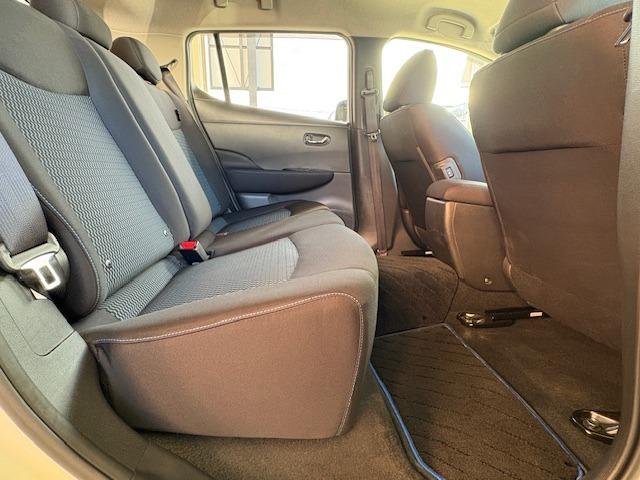 リーフ S 夏冬タイヤ エマージェンシーブレーキ クルコン 衝突軽減 レーンアシスト コーナーセンサ 純正ナビ バックカメラ Bluetooth フルセグ ETC ドラレコ前後 シートヒーター ステアリングヒータ(46枚目)