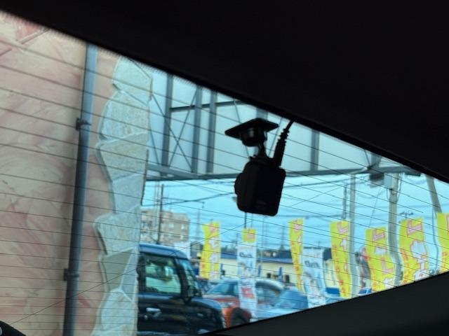 カムリ ＷＳブラックエディション　ＴＲＤエアロ　ＴＲＤマフラー　パフォーマンスダンパー　セーフティーセンス　コーナーセンサー　ＨＵＤ　ＢＳＭ　ナビ機能付きディスプレイオーディオ　Ｂカメラ　ＢＴ　ＥＴＣ２．０　ドラレコ前後　赤革シート（19枚目）