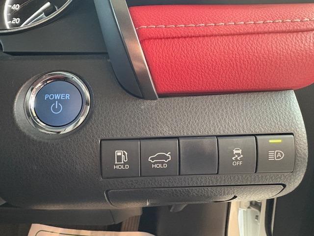 カムリ ＷＳブラックエディション　ＴＲＤエアロ　ＴＲＤマフラー　パフォーマンスダンパー　セーフティーセンス　コーナーセンサー　ＨＵＤ　ＢＳＭ　ナビ機能付きディスプレイオーディオ　Ｂカメラ　ＢＴ　ＥＴＣ２．０　ドラレコ前後　赤革シート（23枚目）