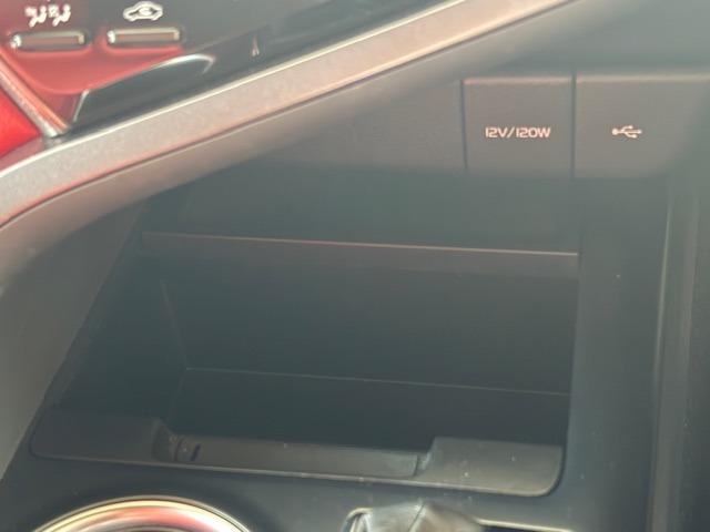 カムリ ＷＳブラックエディション　ＴＲＤエアロ　ＴＲＤマフラー　パフォーマンスダンパー　セーフティーセンス　コーナーセンサー　ＨＵＤ　ＢＳＭ　ナビ機能付きディスプレイオーディオ　Ｂカメラ　ＢＴ　ＥＴＣ２．０　ドラレコ前後　赤革シート（35枚目）