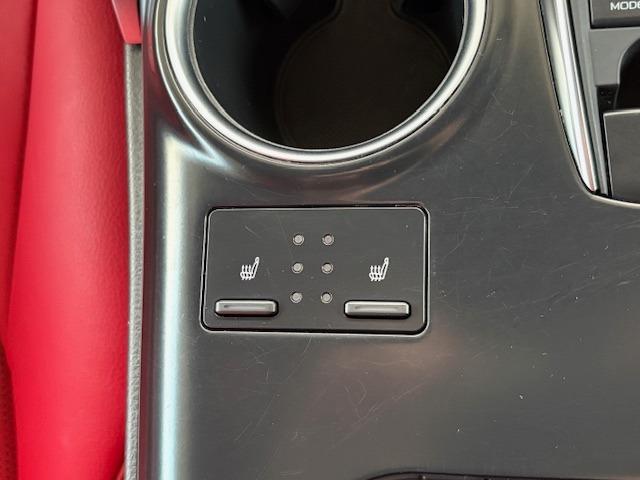 カムリ ＷＳブラックエディション　ＴＲＤエアロ　ＴＲＤマフラー　パフォーマンスダンパー　セーフティーセンス　コーナーセンサー　ＨＵＤ　ＢＳＭ　ナビ機能付きディスプレイオーディオ　Ｂカメラ　ＢＴ　ＥＴＣ２．０　ドラレコ前後　赤革シート（38枚目）