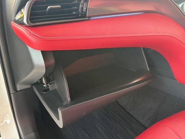 カムリ ＷＳブラックエディション　ＴＲＤエアロ　ＴＲＤマフラー　パフォーマンスダンパー　セーフティーセンス　コーナーセンサー　ＨＵＤ　ＢＳＭ　ナビ機能付きディスプレイオーディオ　Ｂカメラ　ＢＴ　ＥＴＣ２．０　ドラレコ前後　赤革シート（45枚目）
