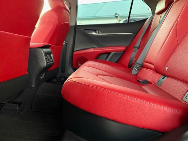 カムリ ＷＳブラックエディション　ＴＲＤエアロ　ＴＲＤマフラー　パフォーマンスダンパー　セーフティーセンス　コーナーセンサー　ＨＵＤ　ＢＳＭ　ナビ機能付きディスプレイオーディオ　Ｂカメラ　ＢＴ　ＥＴＣ２．０　ドラレコ前後　赤革シート（48枚目）