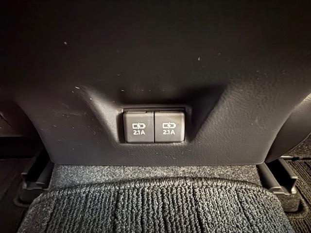 カムリ ＷＳブラックエディション　ＴＲＤエアロ　ＴＲＤマフラー　パフォーマンスダンパー　セーフティーセンス　コーナーセンサー　ＨＵＤ　ＢＳＭ　ナビ機能付きディスプレイオーディオ　Ｂカメラ　ＢＴ　ＥＴＣ２．０　ドラレコ前後　赤革シート（51枚目）