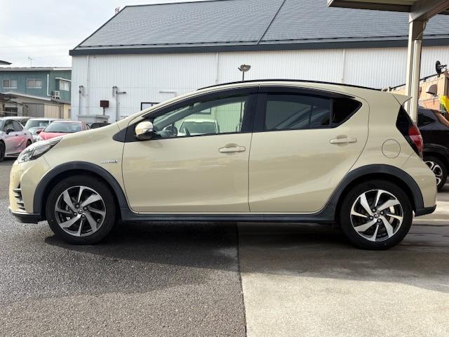 アクア クロスオーバー セーフティセンス 衝突軽減 レーンアシスト コーナーセンサー オートハイビーム 純正ナビ バックカメラ Bluetooth フルセグ ETC ドラレコ ハーフレザー シートヒーター LED 純正AW(8枚目)