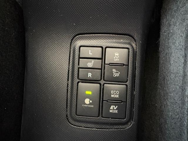 アクア クロスオーバー セーフティセンス 衝突軽減 レーンアシスト コーナーセンサー オートハイビーム 純正ナビ バックカメラ Bluetooth フルセグ ETC ドラレコ ハーフレザー シートヒーター LED 純正AW(34枚目)