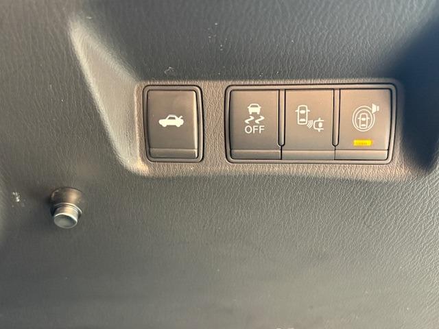 フーガ ２５０ＧＴ　全周囲カメラ　レーダークルーズ　ＢＳＭ　クリアランスソナー　純正Ｂｌｕｅｔｏｏｔｈ対応ナビ　フルセグＴＶ　ＥＴＣ　オットマン　　ＬＥＤヘッドライト　ハーフレザー　運転席＆助手席パワーシート　純正ＡＷ（22枚目）