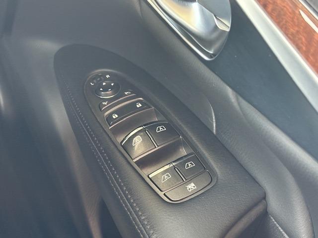 フーガ ２５０ＧＴ　全周囲カメラ　レーダークルーズ　ＢＳＭ　クリアランスソナー　純正Ｂｌｕｅｔｏｏｔｈ対応ナビ　フルセグＴＶ　ＥＴＣ　オットマン　　ＬＥＤヘッドライト　ハーフレザー　運転席＆助手席パワーシート　純正ＡＷ（23枚目）