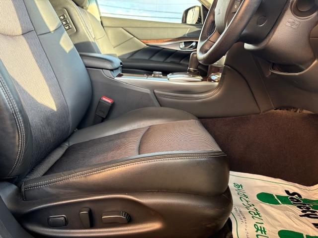 フーガ ２５０ＧＴ　全周囲カメラ　レーダークルーズ　ＢＳＭ　クリアランスソナー　純正Ｂｌｕｅｔｏｏｔｈ対応ナビ　フルセグＴＶ　ＥＴＣ　オットマン　　ＬＥＤヘッドライト　ハーフレザー　運転席＆助手席パワーシート　純正ＡＷ（36枚目）