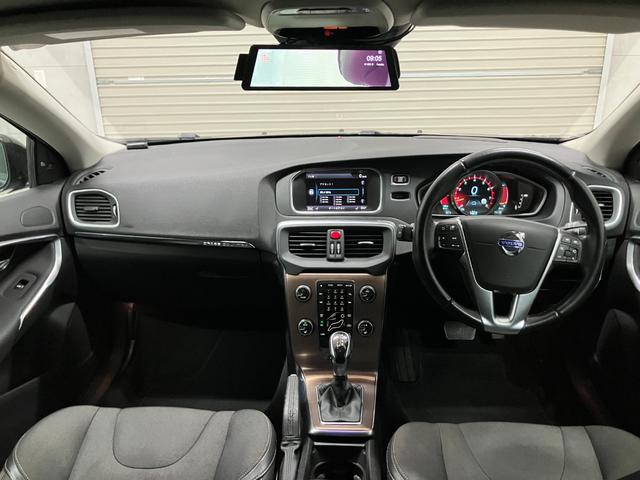 Ｖ４０ クロスカントリー　Ｔ５　ＡＷＤ　夏冬タイヤ付き・フルセグＴＶ・Ｂカメラ（4枚目）