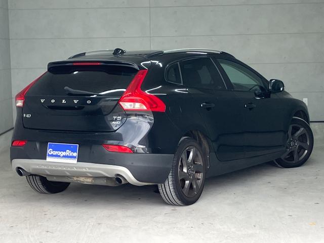 Ｖ４０ クロスカントリー　Ｔ５　ＡＷＤ　夏冬タイヤ付き・フルセグＴＶ・Ｂカメラ（8枚目）