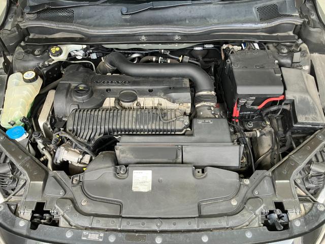 Ｖ４０ クロスカントリー　Ｔ５　ＡＷＤ　夏冬タイヤ付き・フルセグＴＶ・Ｂカメラ（9枚目）