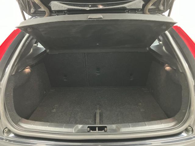 Ｖ４０ クロスカントリー　Ｔ５　ＡＷＤ　夏冬タイヤ付き・フルセグＴＶ・Ｂカメラ（17枚目）